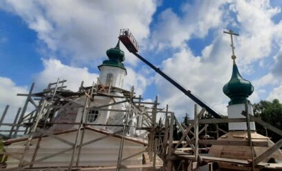 Освящение и установка крестов на купола Успенского храма